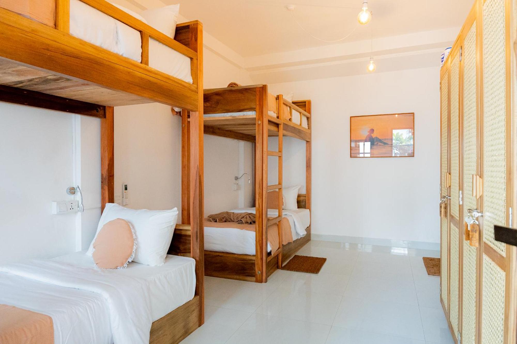 Lucky'S Surf Camp Bed & Breakfast Weligama Bagian luar foto