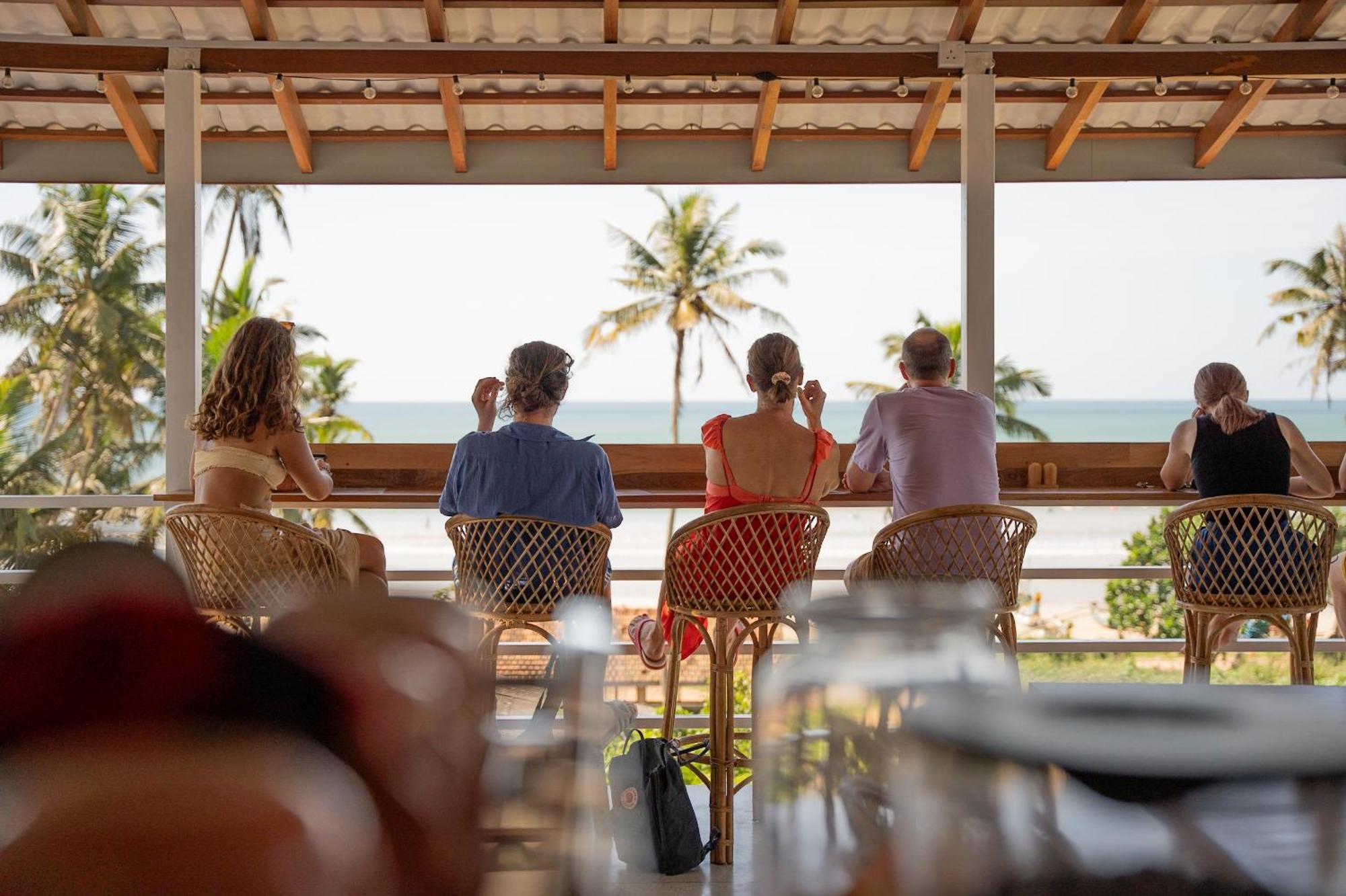 Lucky'S Surf Camp Bed & Breakfast Weligama Bagian luar foto