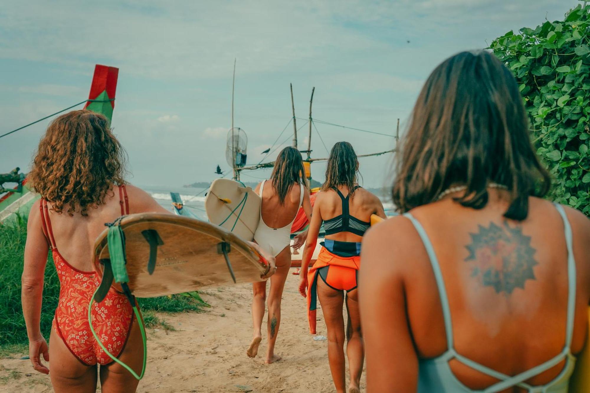 Lucky'S Surf Camp Bed & Breakfast Weligama Bagian luar foto