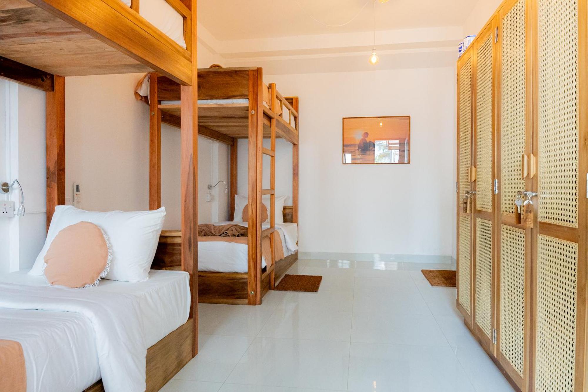 Lucky'S Surf Camp Bed & Breakfast Weligama Bagian luar foto