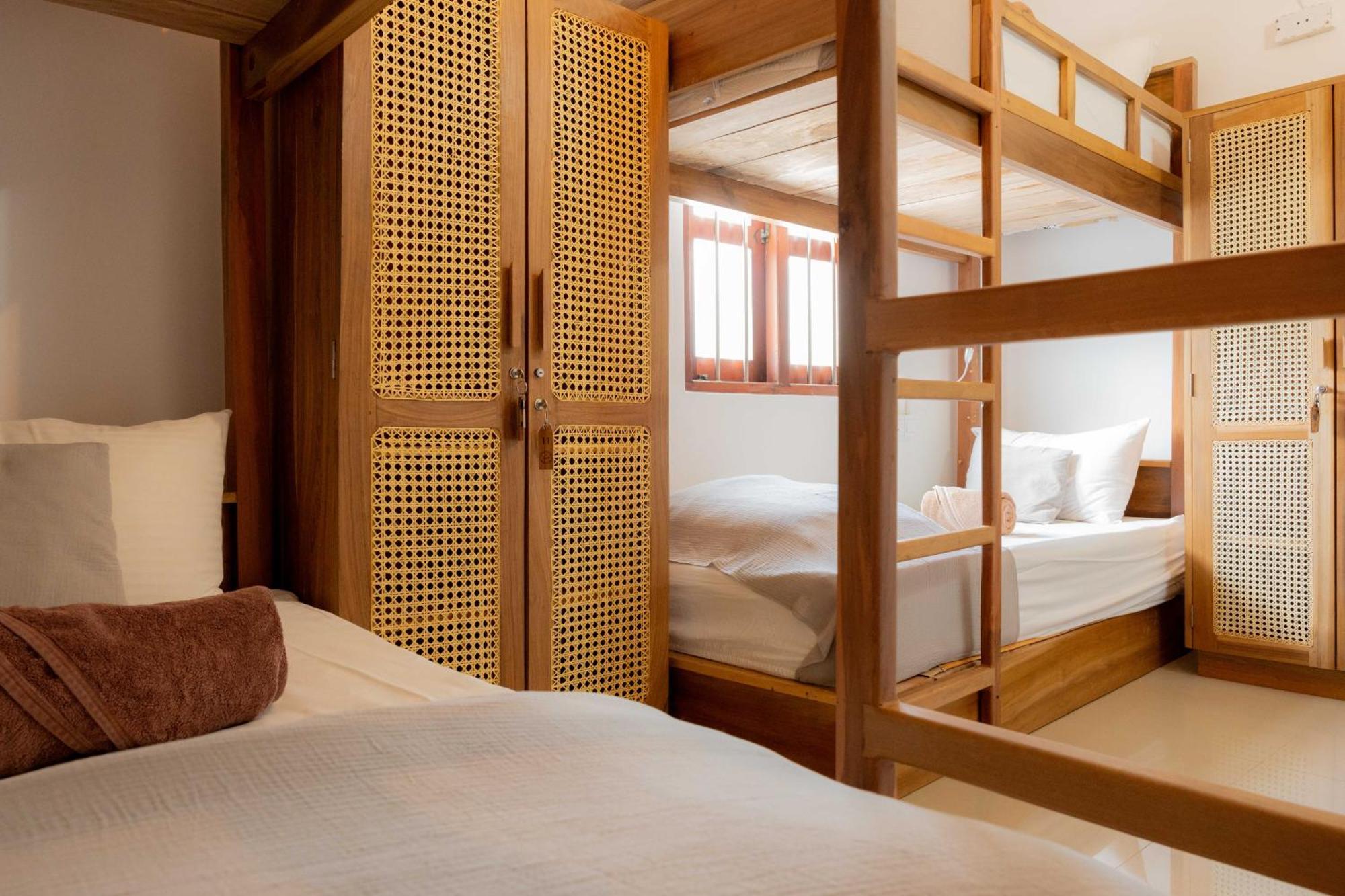 Lucky'S Surf Camp Bed & Breakfast Weligama Bagian luar foto