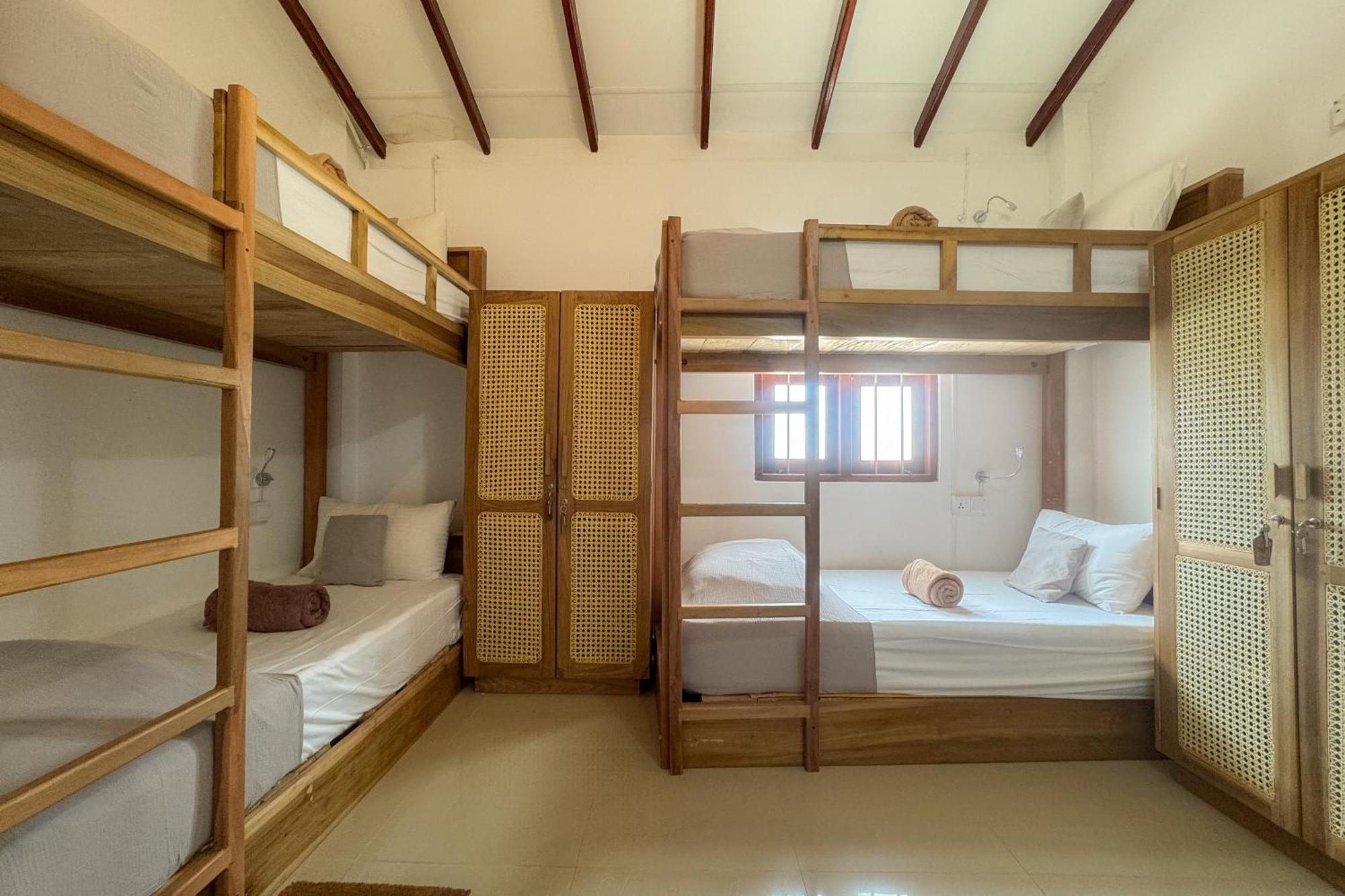 Lucky'S Surf Camp Bed & Breakfast Weligama Bagian luar foto