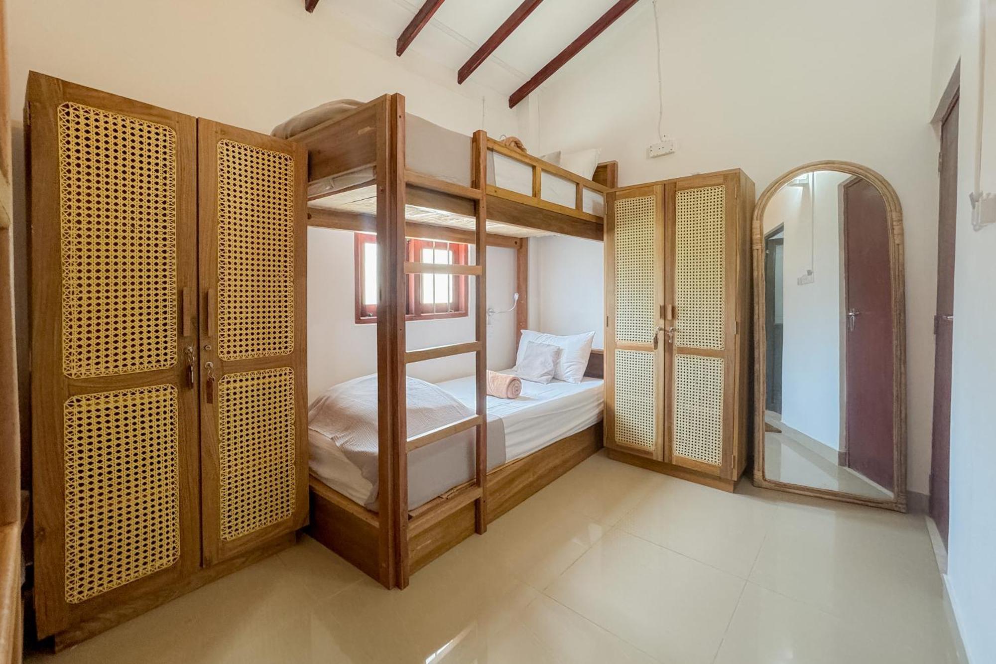Lucky'S Surf Camp Bed & Breakfast Weligama Bagian luar foto