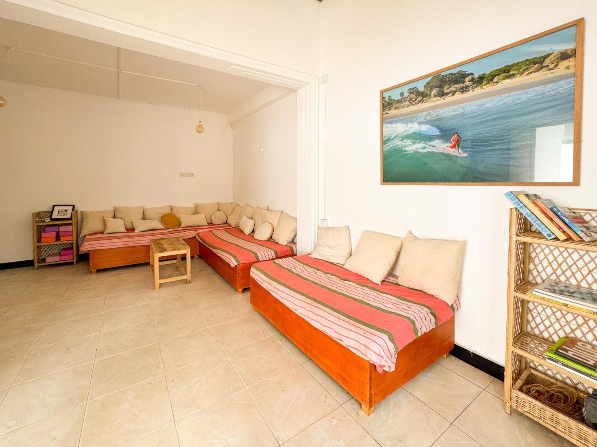 Lucky'S Surf Camp Bed & Breakfast Weligama Bagian luar foto